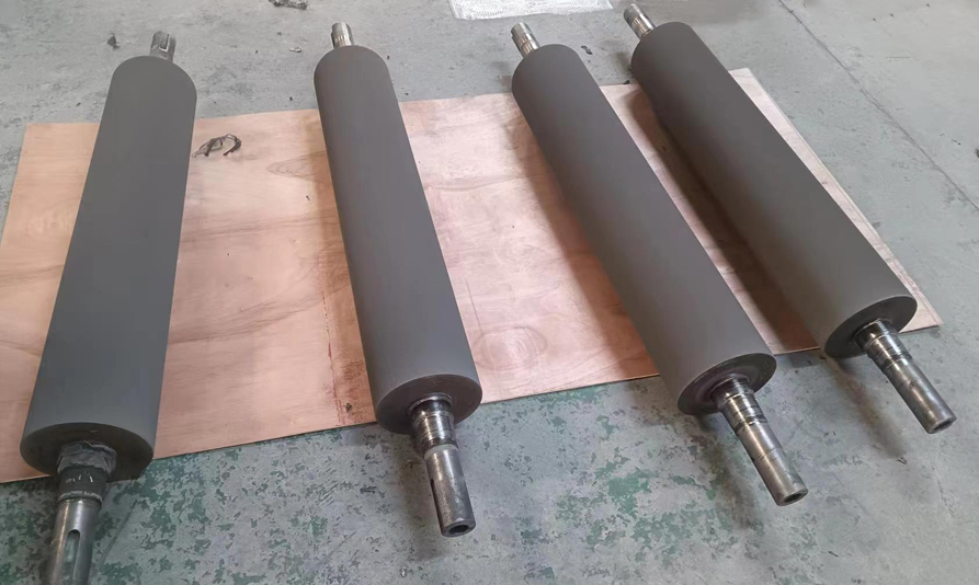 Procesamiento de pulverización térmica para superficies de rollo de molino de harina